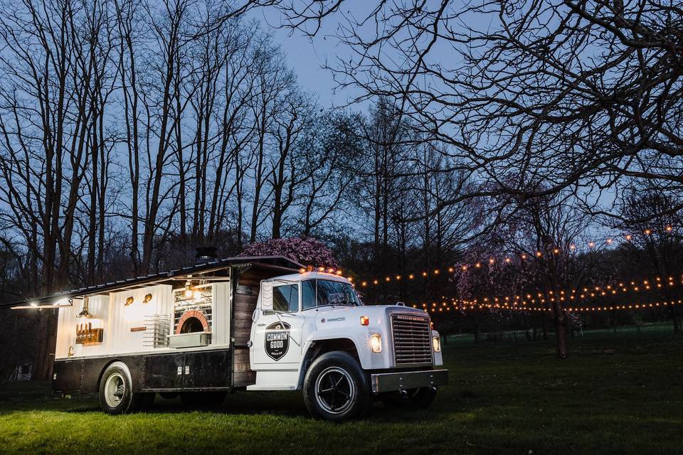 Late night pizza truck