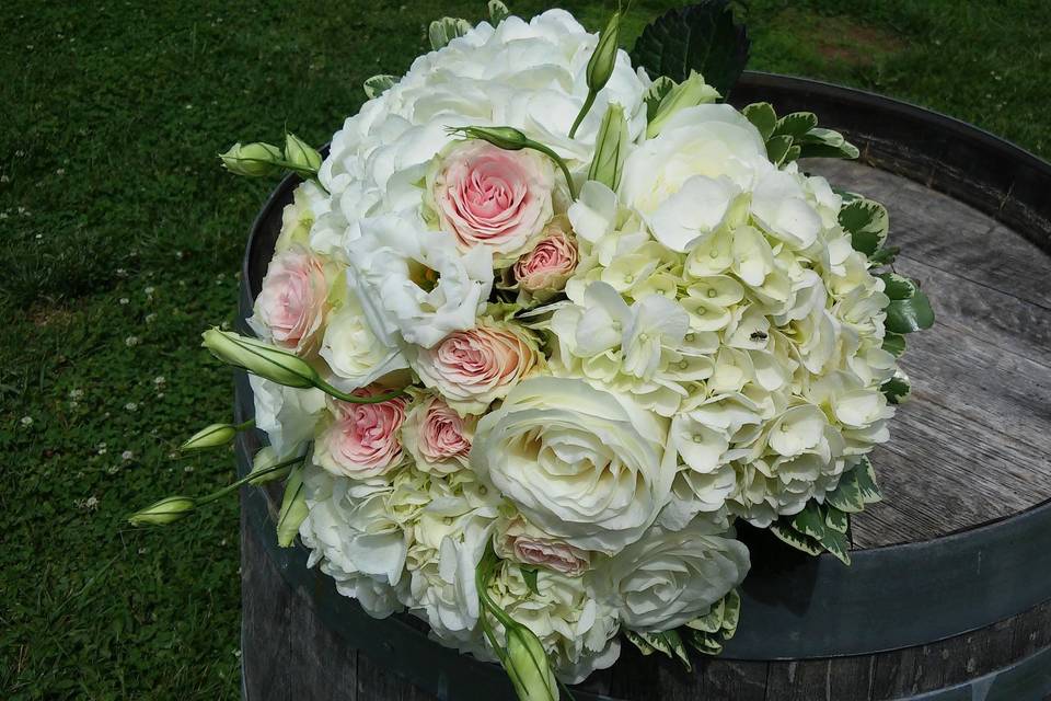 White & Blush bouquet