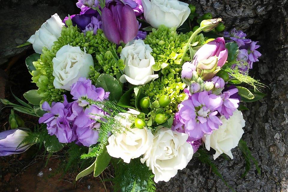 White, purple & Gr arrangement