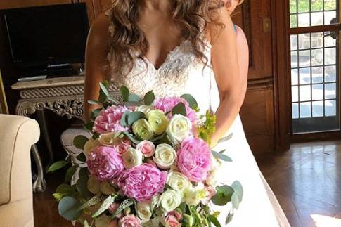 Perfect bride with bouquet