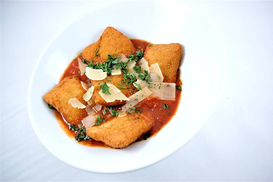 Fried ravioli w/ marinara