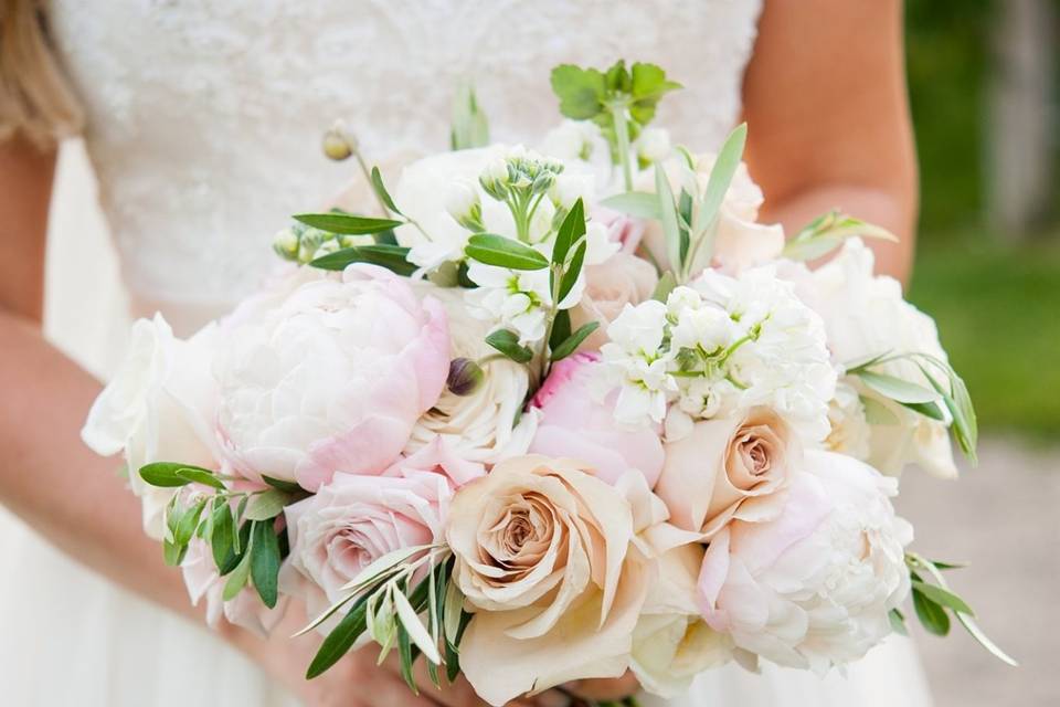 Delicate rose bouquet