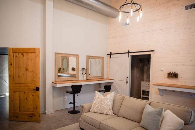 Cranford Hollow Bridal Suite