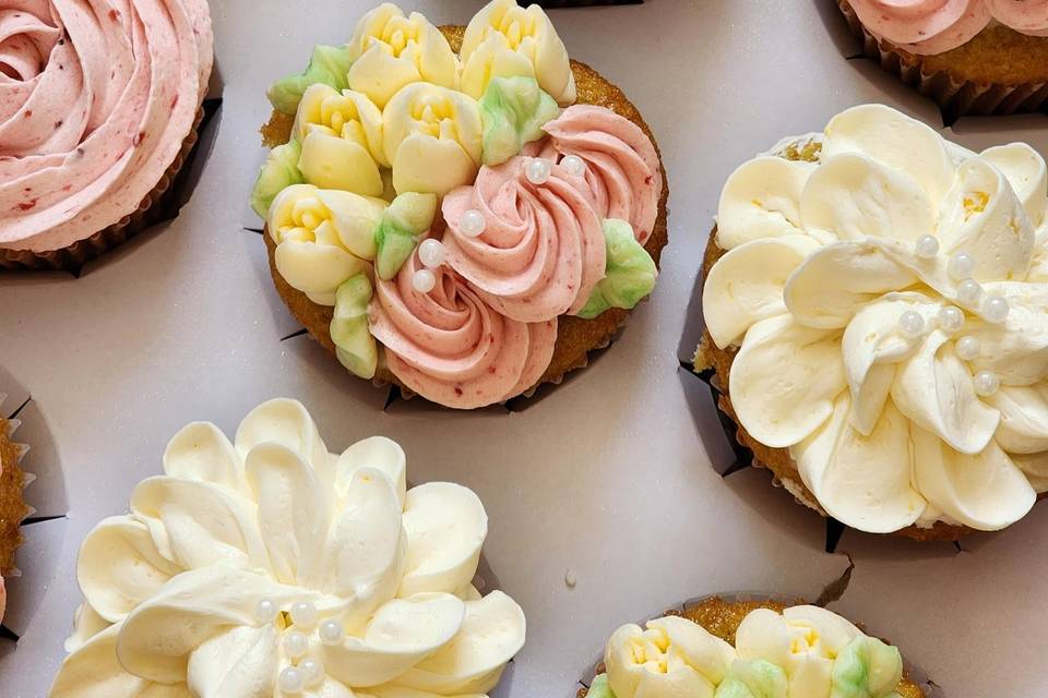 Floral Iced Cupcakes May 2023