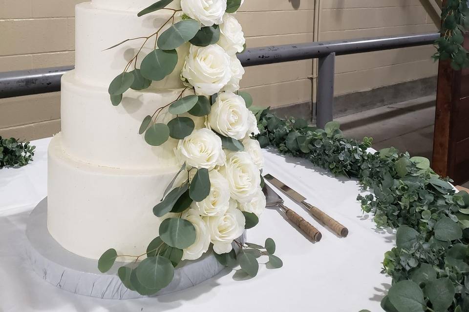 Classic Tiered with Roses