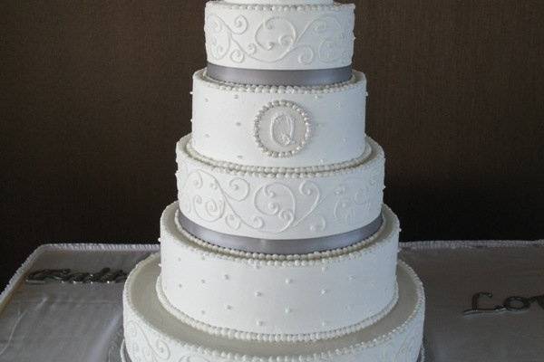 White wedding cake