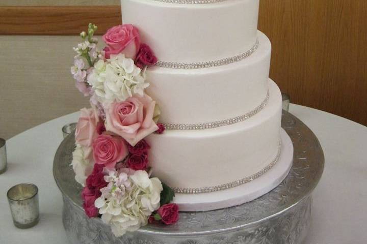 White cake with rose decorations