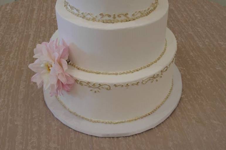 Simple white cake with flower decor