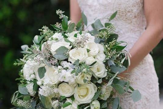 Bouquet of white roses