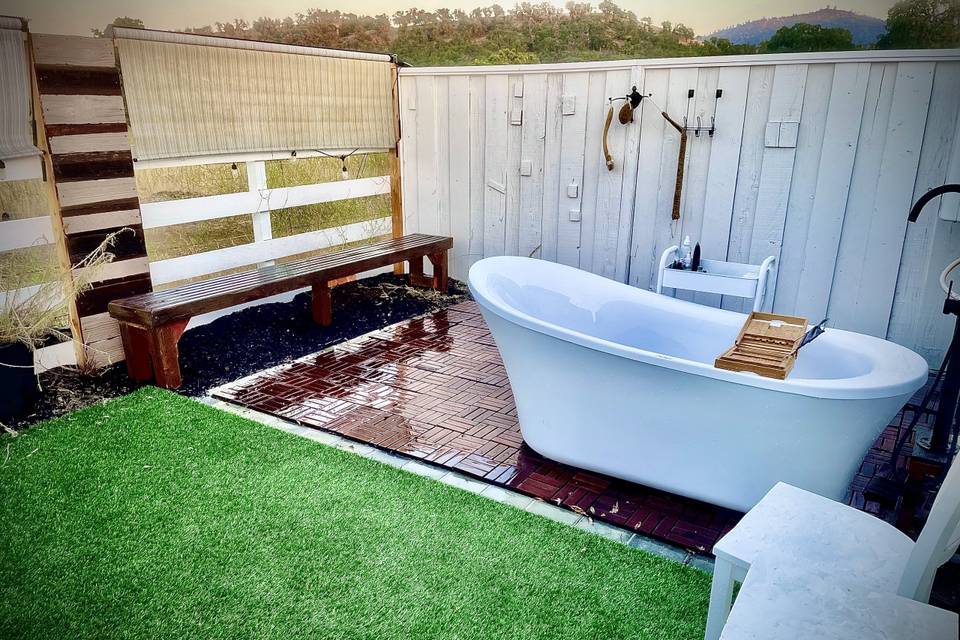 Outdoor bath