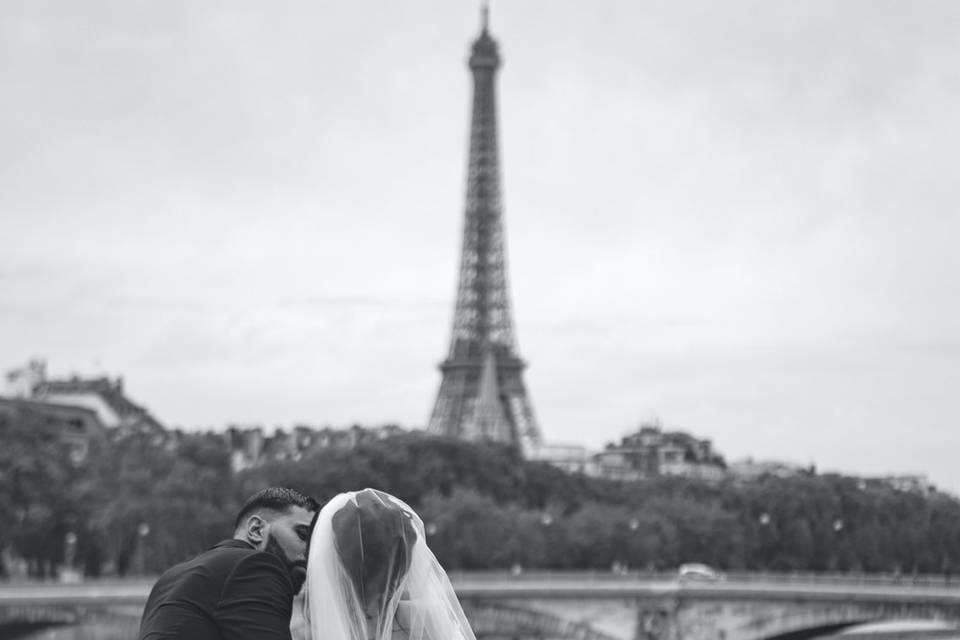 Paris love knows no time