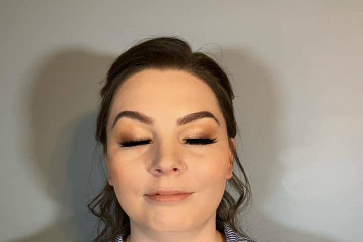 Warm toned eye with liner