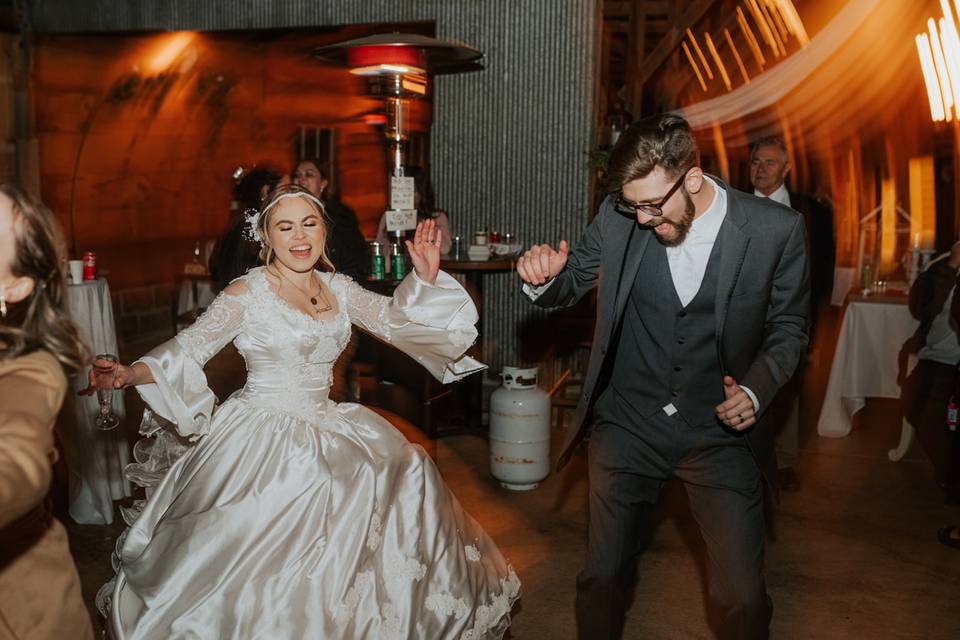 Reception grooves