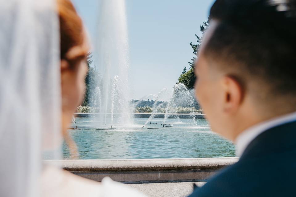 Couple looking at Fountain