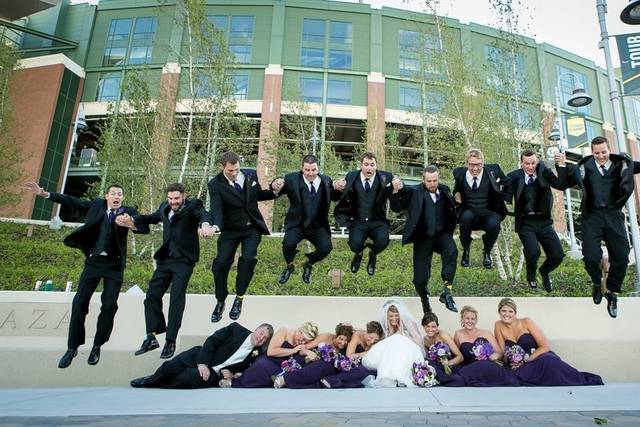 The couple with the bridesmaids and groomsmen