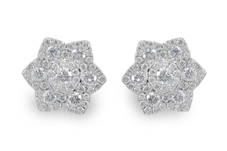 CelebrationsCircle diamond center surrounded by six points of diamonds beautify this star-gazed dazzling pair of earrings. Diamond: 1.56 Carats Approx.Cut : Round BrilliantsColor : E-FClarity : VS-SIGold Karat : 14kt.Gold Color : White GoldGold Weight : 3.5g