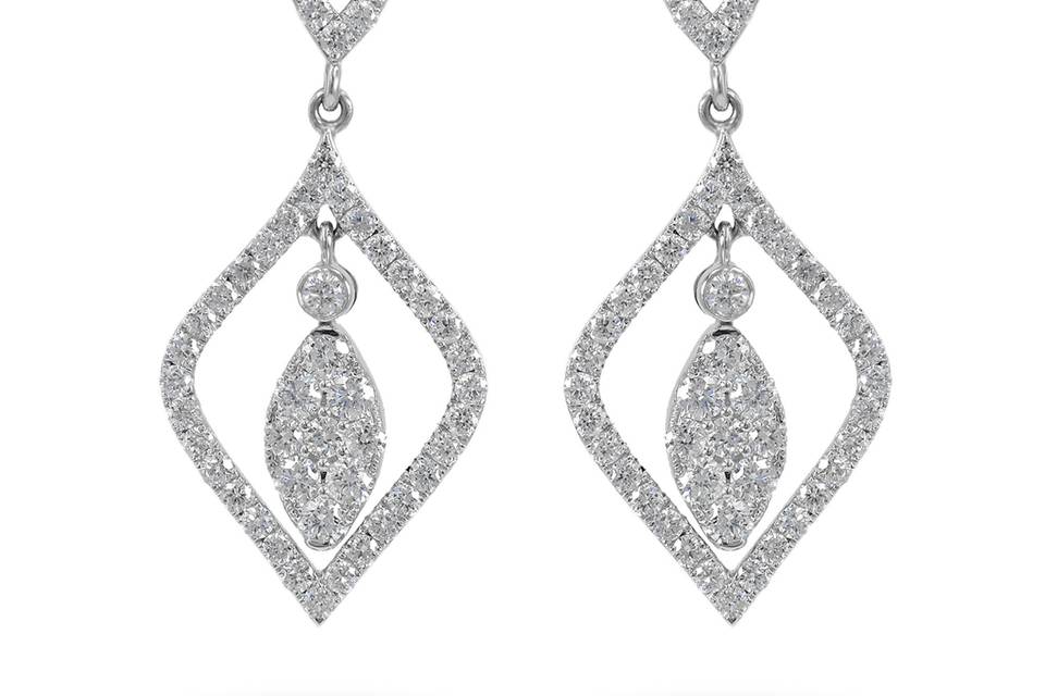 Dancing LeavesA diamond teardrop gives way to a dangling diamond-encrusted flame. A display of round diamonds provides more sparkle in the center. Diamond : 1.53 Carats Approx.Cut : ROUND BRILLIANTSColor : E-FClarity : VS - SIGold Karat: 14kt.Gold Color: White GoldGold Weight : 4.6g