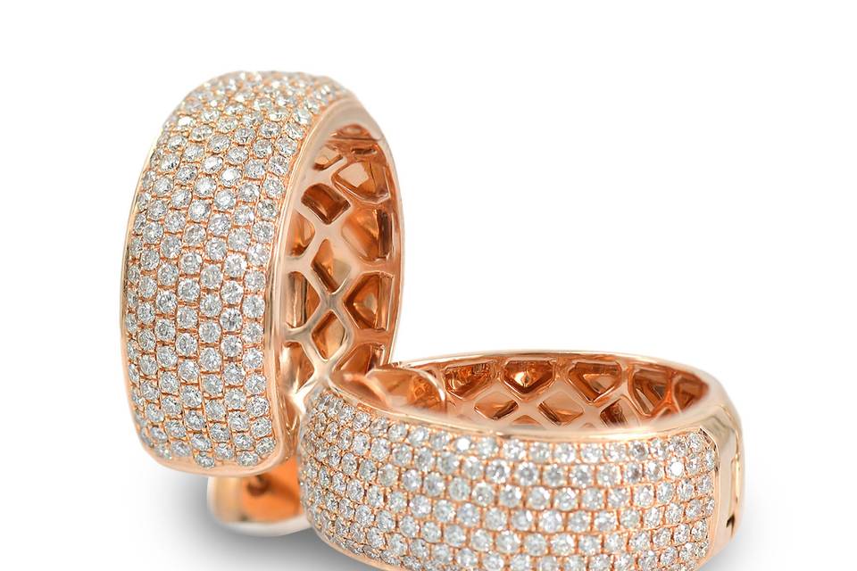 Polka DotsStudded with arcs of glittering round diamonds set in gleaming rose gold, these diamond hoop earrings are *everything*Diamonds: 1.49 Carats ApproxCUT: Round BrilliantsCOLOR: E - FCLARITY: VSGold Karat: 14kt.Gold Color: Rose GoldGold Weight: 10.5g