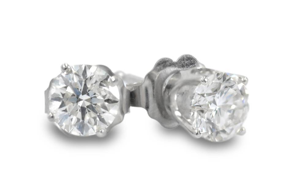 SolteiraBeautiful. Elegant. Timeless. A gorgeous pair of glittering diamonds to grace your ears!Diamonds: 0.25 Carats Approx.Cut: Round BrilliantColor: K - LClarity: SIGold Karat: 14kt.Gold Color: White Gold