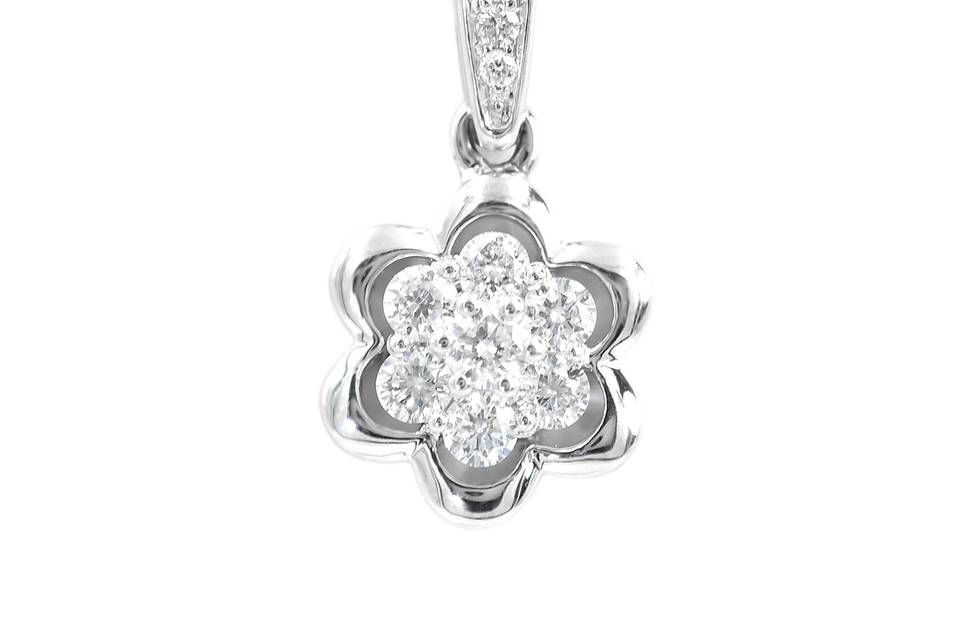 SnowdropsMatching 14K Gold Chain FreeSeven luminescent round diamonds create a flower in the center of a white gold floral outline dangling from a diamond-studded drop. Diamond : 0.40 CARATS approx.CUT: ROUND BRILLIANTSCOLOR: E - FCLARITY: VS-SIGold karat: 14kt.Gold Color: White GoldGold weight : 1.9g