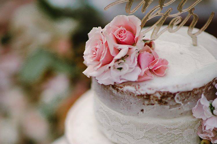 Rustic semi-naked wedding cake