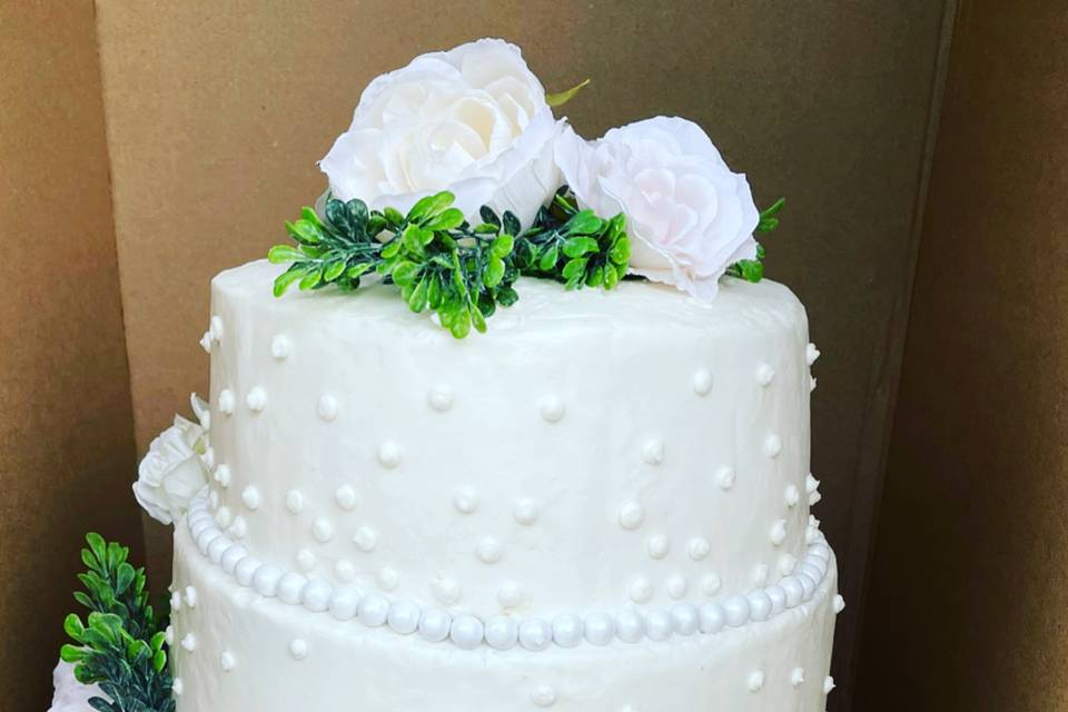 Simple cake with flowers