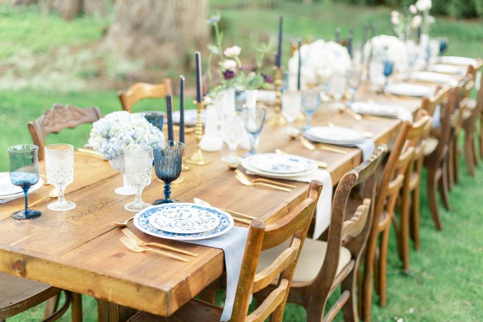 Blue and white tablescape