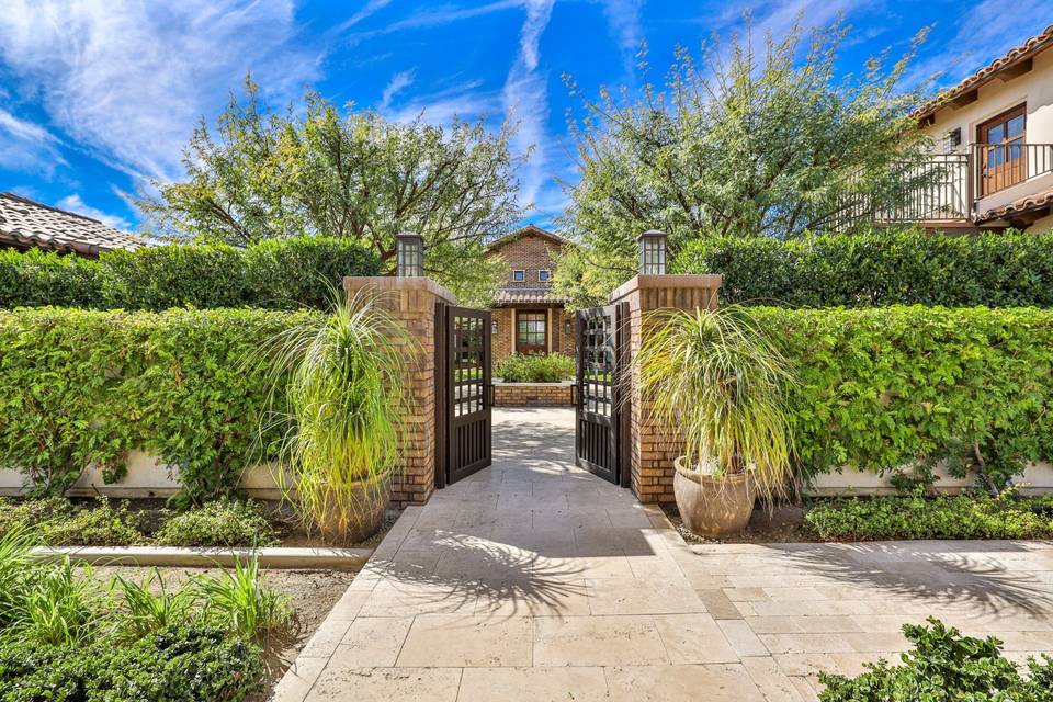 Courtyard entrance to Casa de