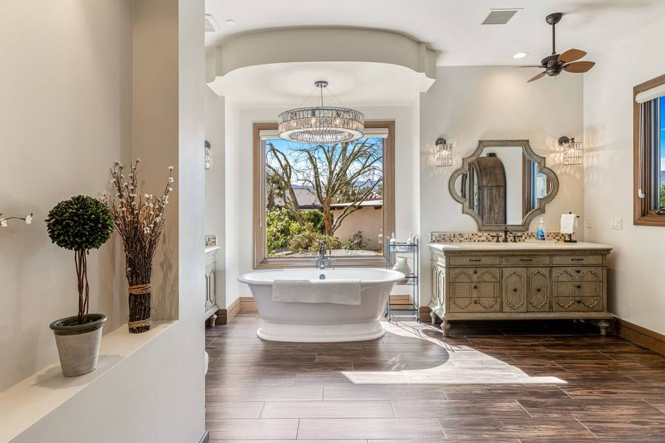 Master bath at Casa de Lujo