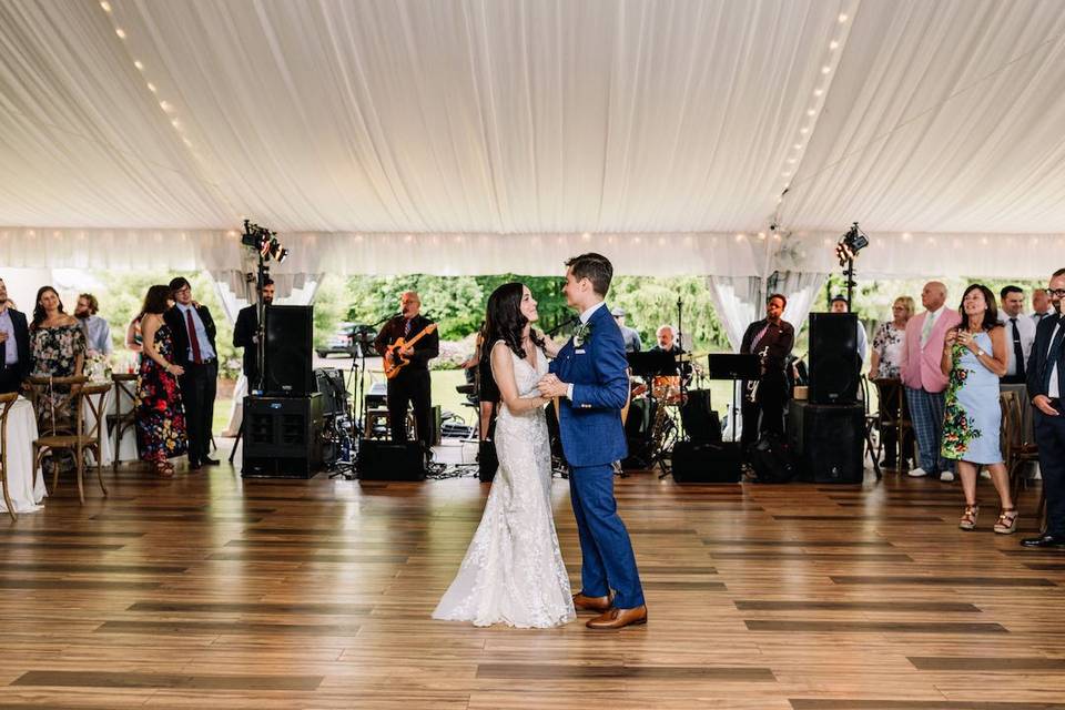 Live band & first dance