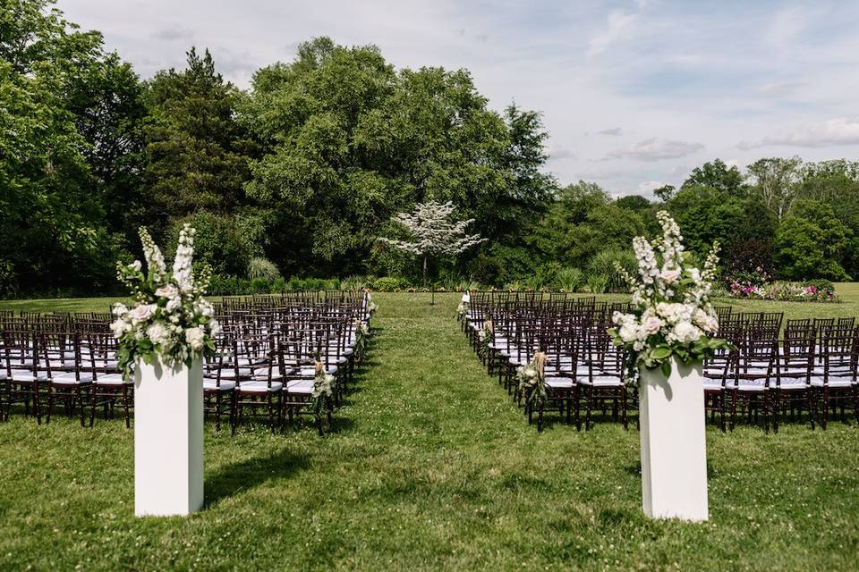 Outdoor ceremony seating