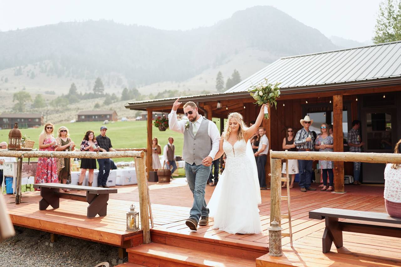 twin-peaks-guest-ranch-venue-salmon-id-weddingwire