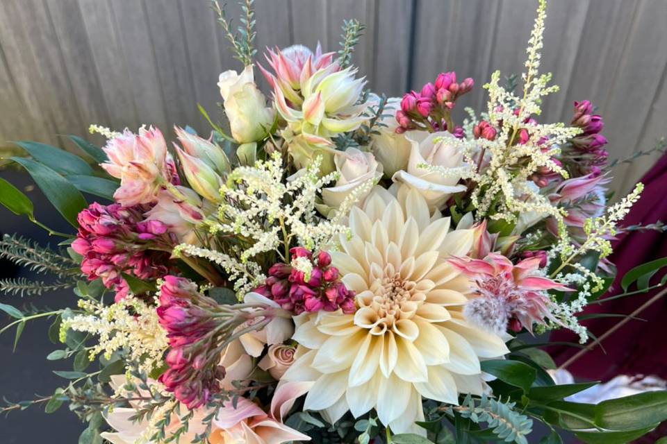 Kay’s dreamy neutral bouquet