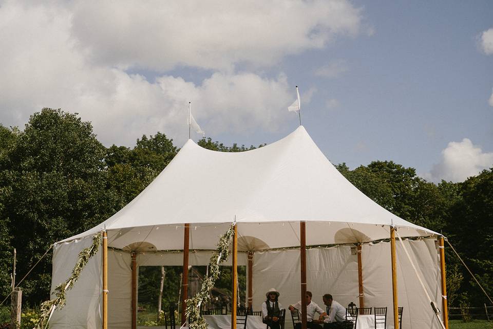 Band break in cocktail tent