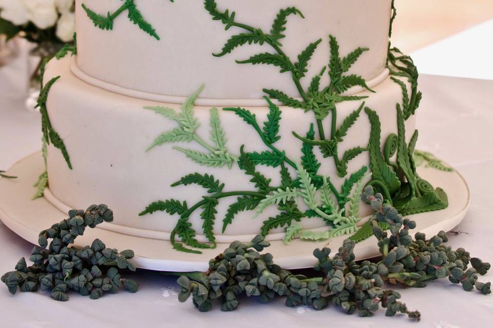 Edible fern cake