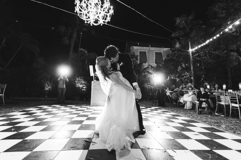 Dancing under the night sky - Knoxville Wedding Photography