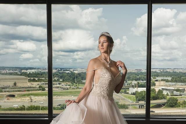 Crystal City Bridal Show Model