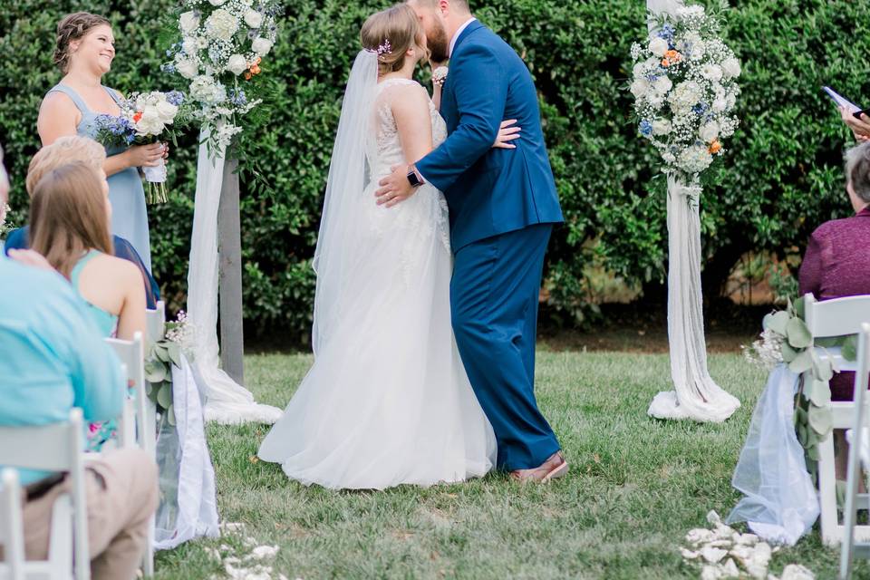 You may kiss the bride.