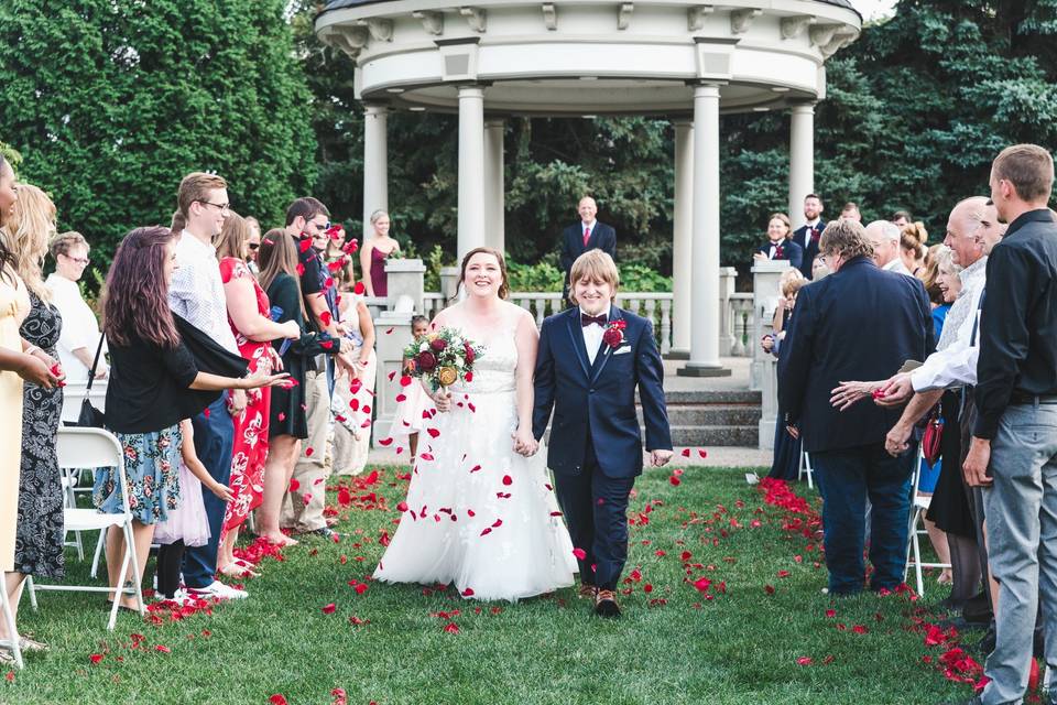 Rose petal toss