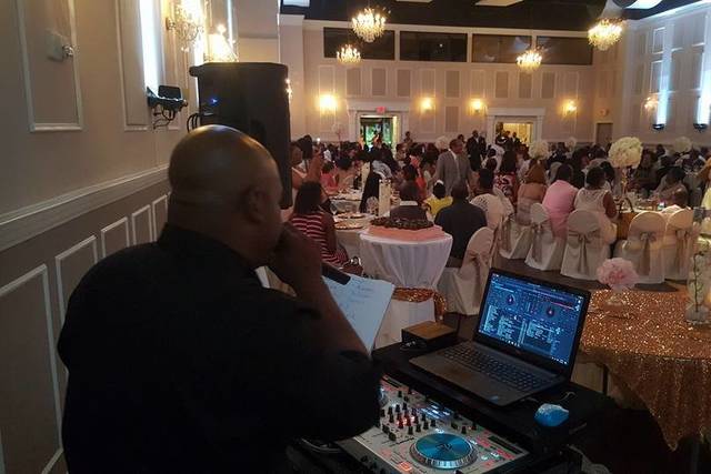 DJ