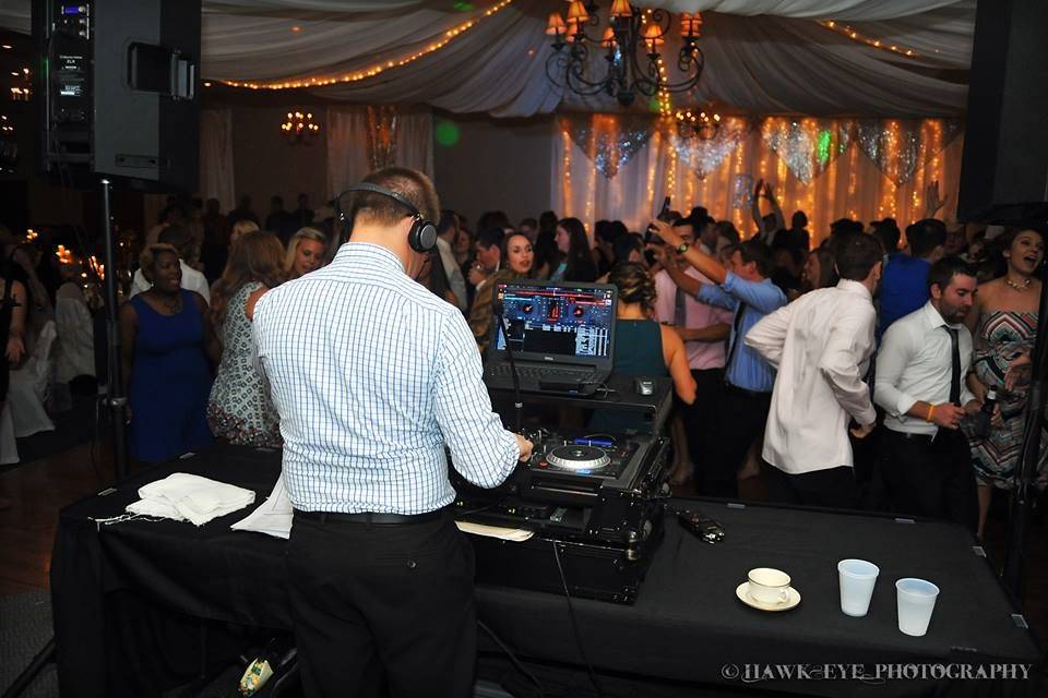 Hemmelgarn Entertainment DJ & Photo Booth Services, LLC