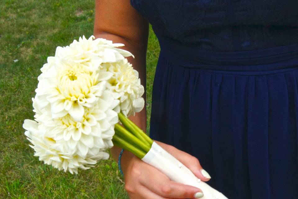 Simple can also be so beautiful, wether for the bride or bridesmaids or centerpiece