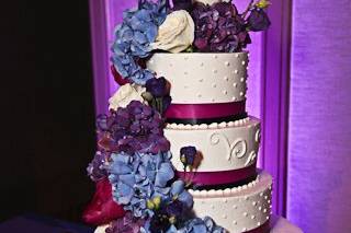 A dramatic cake display