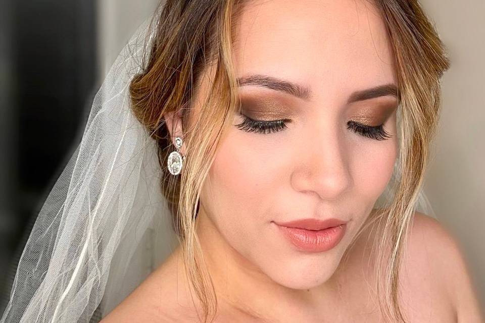 Glamorous bridal makeup