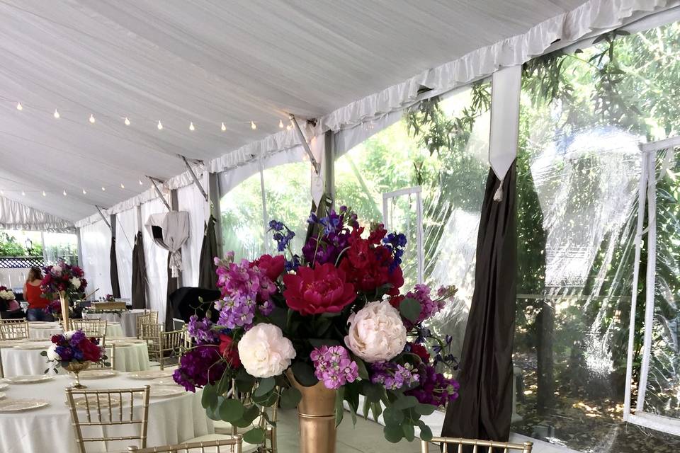 Tall centerpiece with gold tru