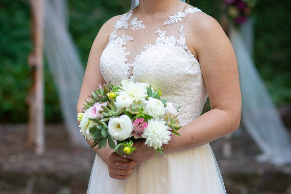 Bouquet w dahlias & succulents