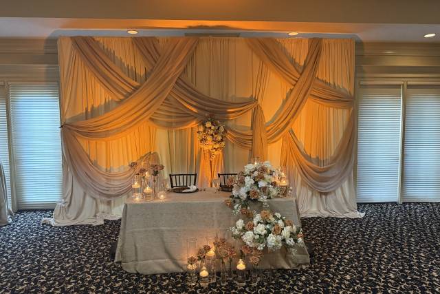 Elegant sweetheart table
