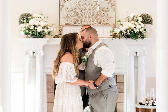 First kiss as a married couple - Alyssa Marie Photography
