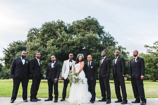 Couple with  their groomsmen