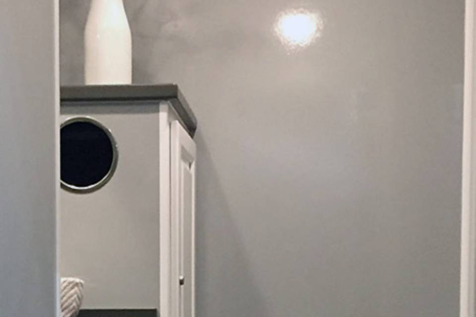 Clean Scene Restroom